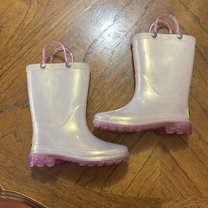 Western Chief rain boots, size 9, shimmery white